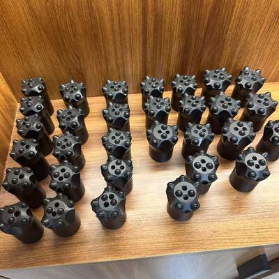11 درجه دکمه تراش تراش قطعات حفاری سنگ برای تونل کشی